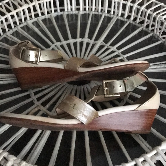 Coach gold and beige wedge sandals - Picture 2 of 4